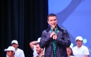 Daniel Noboa durante el lanzamiento del programa Jóvenes en Acción, en el Teatro Pumapungo de Cuenca.