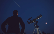 La observación del Cometa 3I/ATLAS en Sudamérica requiere telescopios avanzados debido a su débil magnitud, a pesar de la expectación generada en la región.