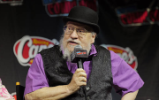 George R.R. Martin en la Convención Internacional de Cómics, impulsando la defensa de los derechos de autor contra el entrenamiento de la Inteligencia Artificial.