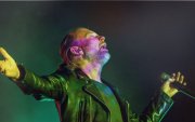 Thom Yorke, vocalista del grupo, mostró un espectáculo diferente con el apoyo de las pantallas suspendidas en el escenario.