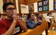 Devoción. La fe trata de mantenerse en los creyentes, pese a la grave crisis de seguridad que se vive actualmente. Los cristianos aseguran que oran por la situación del Ecuador.