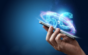 Instalación de antenas 5G permitirá mayor velocidad y estabilidad en la conexión móvil en Ecuador.