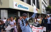 El miércoles 12 de noviembre de 2025 los jubilados hicieron un plantón primero al pie del Biess, en Guayaquil.