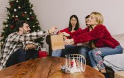 Organiza el intercambio perfecto con esta guía. Compara diferentes tipos, elige el ideal para tu grupo y sorprende a todos esta navidad.