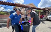 Entre el fin de semana se entregaron más de 90.000 galones de agua en dos de las parroquias afectadas.