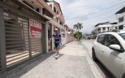 La Garzota goza de ser una ciudadela "rentera". Muchos propietarios venden o alquilan sus propiedades, por lo que no hay mucha cohesión vecinal.