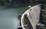 El embalse Mazar acumula 410 millones de metros cúbicos de agua para alimentar al complejo Paute Integral.