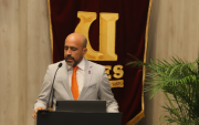 Isidro Fierro, rector de la UEES, durante su intervención.