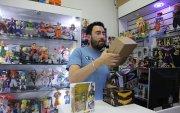 Venta. Pablo Calvache vio en Tiktok cómo las figuras de anime se volvían virales. Eso le dio la pauta para emprender en este negocio.