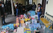 La AMC decomisó ayer más de 2.600 objetos pirotécnicos en el sector de El Tejar, que se vendían y embodegaban en un sitio sin permisos.