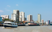 Guayaquil, al ser una ciudad puerto, es muy apetecida por turistas y comerciantes.