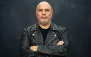 Marcel Verand, escritor y músico peruano, es el creador del proyecto Memorias de un Despertar, que explora la ópera rock, la música sinfónica y el power metal.