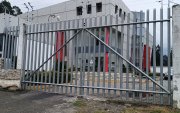 El cuerpo de la víctima ingreso al Centro Forense de Cuenca donde se le practicará el autopista de ley para determinar la causa de muerte.