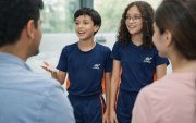 Los adultos transmiten valores y formas de resolver conflictos a través de su comportamiento diario, convirtiéndose en el principal modelo para niños y adolescentes.
