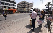 Los vendedores se ubican en los puntos más transitados de Tumbaco, como la av. Oswaldo Guayasamín o la Juan Montalvo.