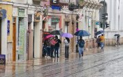 La fuerte lluvia registrada en Cuenca la tarde de este lunes provocó varias emergencias.