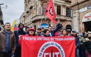 Militantes del FUT marchan para exigir respeto a la vocalía de los asegurados del IESS y rechazar su definición por la vía judicial.