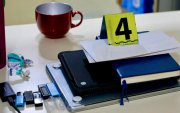 La Fiscalía se incautó celulares, pasaportes, memorias USB, documentos, durante los allanamientos a las casas de Luisa González, Patricio Chávez y otros.