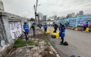 Más de 60 personas participaron en una jornada de trabajo comunitario para limpiar un punto crítico de contaminación en las calles Caracas y Versalles.