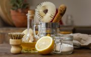 Aprende a limpiar tu hogar de manera sostenible. Te presentamos 5 ingredientes naturales