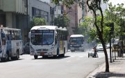 Uno de los temas que se cuestiona al transporte público es la contaminación de las unidades. El Municipio de Guayaquil alista una ordenanza para regular los pasajes.