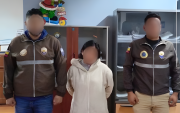 La madre está bajo prisión preventiva por tentativa de asesinato, mientras los menores se recuperan.