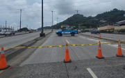 El cierre al tránsito vehicular se dio en la vía a Daule, en el sentido hacia el túnel san Eduardo.