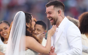 Aunque se desconocen los nombres de la pareja que contrajo matrimonio en el medio tiempo del Super Bowl 2026, ha trascendido que el enlace es legal.