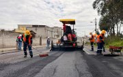 Referencia: La avenida Quitumbe Ñan se amplía a cuatro carriles, lo que genera cierres viales temporales y desvíos controlados por la AMT.