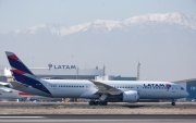 Uno de los aviones de la empresa Latam.