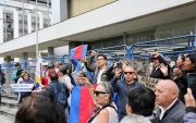Ambiente en el Complejo Judicial Norte. Simpatizantes de Aquiles Álvarez permanecen en el lugar.