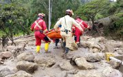 Dos adultos mayores fueron rescatados de un aluvión ocurrido en el cantón Girón.