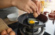Huevos cocidos con vegetales representan el equilibrio perfecto