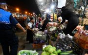 Comerciantes de Caraguay y Montebello reorganizan sus jornadas para adaptarse a la restricción nocturna.