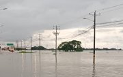 El invierno vuelve a golpear en la provincia de Los Ríos. El bloqueo de la vía Babahoyo - Jujan es una de las consecuencias.