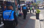 Referencia. El Cuerpo de Agentes de Control Metropolitano de Quito rechazó las agresiones registradas durante el operativo en la Plaza de San Francisco, en el Centro Histórico.