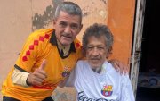 Freddy Bravo exjugador de Barcelona SC junto a Víctor Mendoza, el exgolero que necesita ayuda económica.