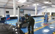 Los vehículos que aprueban la revisión técnica salen matriculados desde los centros autorizados.