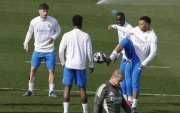 Kylian Mbappé (d) no pudo completar el último entrenamiento del Real Madrid.