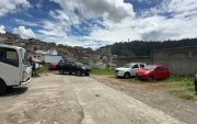 El parqueadero público fue clausurado tras descubrirse autos reportados como robados en el sector de La Libertad, centro de Quito.