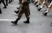 Imagen referencial. Jóvenes en formación militar durante actividades de acuartelamiento, en el marco del proceso de inscripción para 2026.