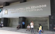 El edificio del Banco Central del Ecuador en Guayaquil.