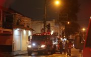 Personal bomberil acudió hasta la zona del incendio, la noche de este martes 3 de marzo.