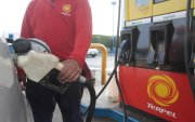 La demora en los despachos de gasolina súper complica la venta de este producto.