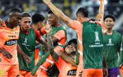 Jugadores celebran el gol de Céliz contra Botafogo.