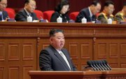 El líder norcoreano, Kim Jong-un, hablando durante el noveno Congreso del partido único este viernes, en Seúl (Corea del Norte).
