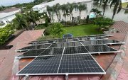 La compañía Energy Control instaló paneles solares en un conjunto de casas, lo que permite a quienes viven allí ya no pagar factura por la energía eléctrica.