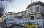 El Quartel da Graça, antiguo edificio militar abandonado en el centro de Lisboa, es símbolo de la gentrificación de la capital portuguesa por las obras para convertirlo en hotel de lujo.