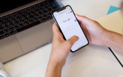 Google prueba cambiar titulares de noticias con inteligencia artificial; expertos advierten que estos pueden alterar el sentido original de la información sin que el usuario lo note.