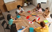 El trilingüismo en instituciones educativas no solo amplía oportunidades internacionales, sino que desarrolla pensamiento crítico y mentalidad intercultural.